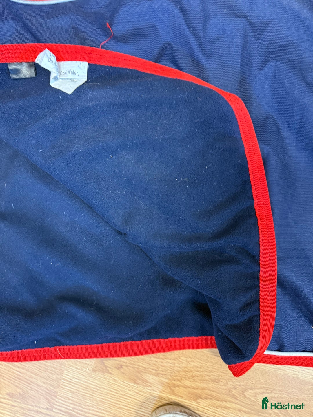 Täcken hästutrustning till salu: Fodrat ridtäcke  i Vendelsö - Annons 2