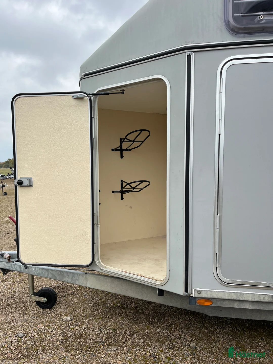 Hästtransporter  fordon & transport till salu: Thule Excellent ES150 i Klippan - Annons 3