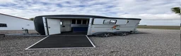 Hästtransporter  fordon & transport till salu: Nybesiktad. Sadelkammare. Fronturlastning - Annons 1