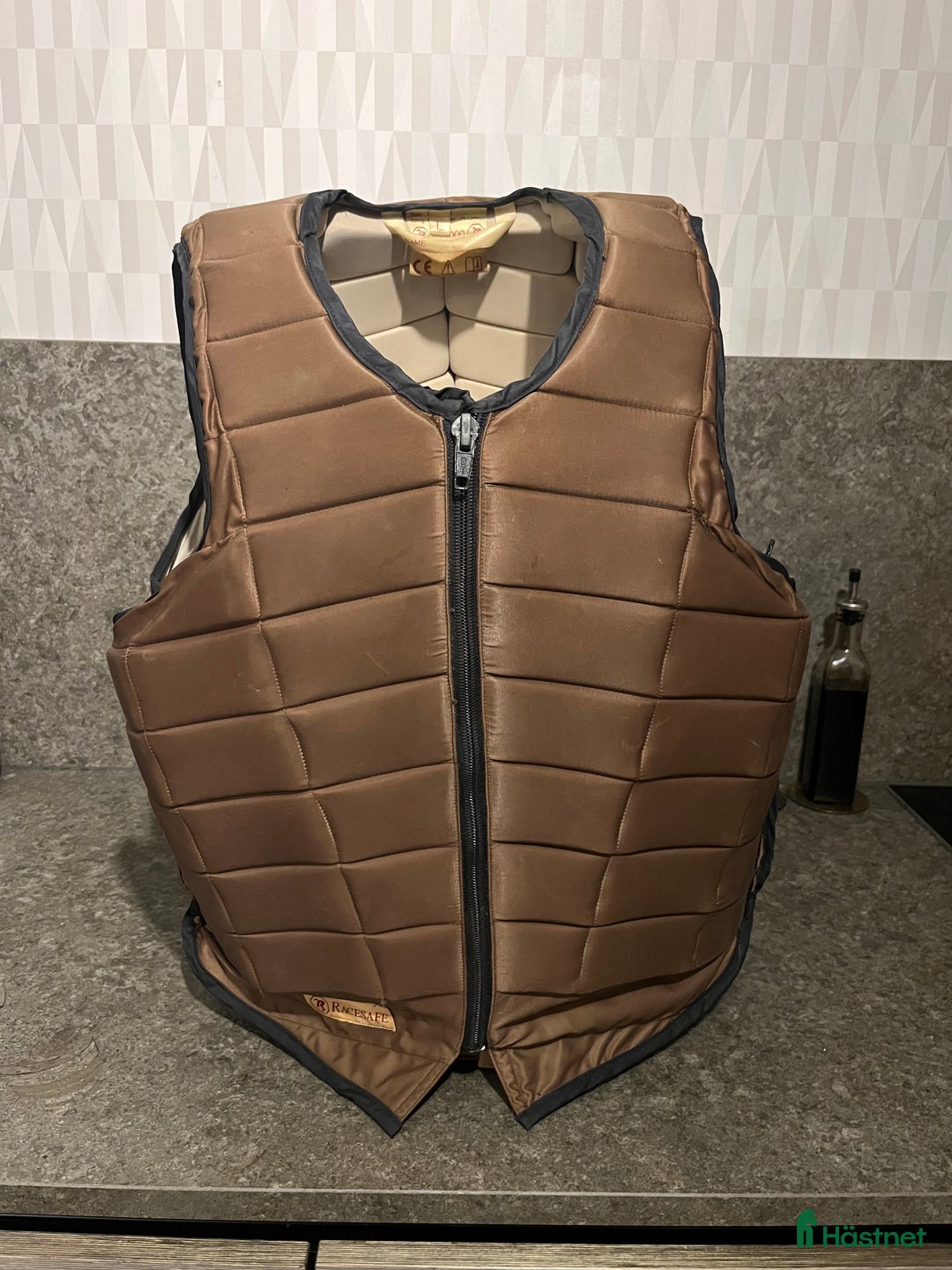 Säkerhetsvästar ryttarutrustning till salu: Racesafe säkerhetsväst large  i Jönköping - Annons 2