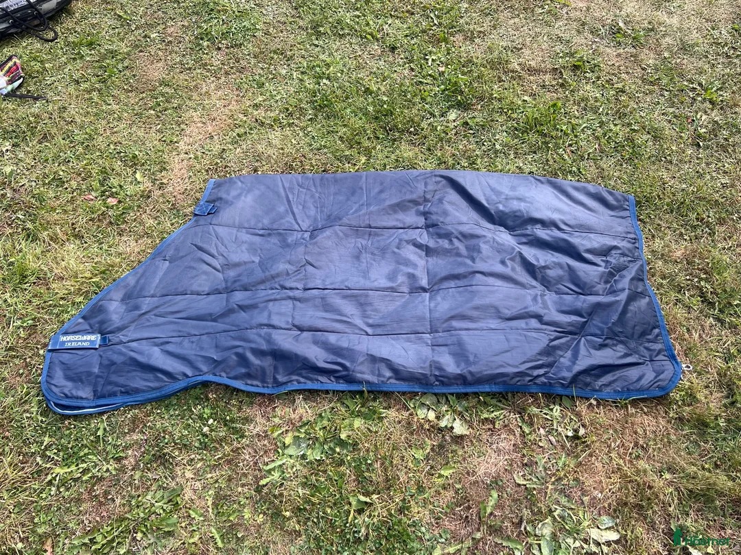 Täcken hästutrustning till salu: Amigo 100g Liner - Annons 1