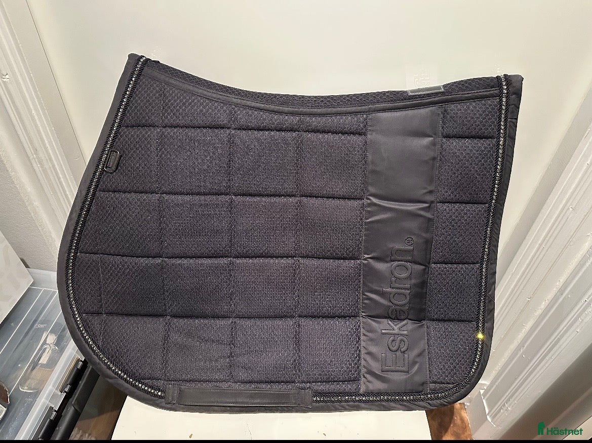 Schabrak & Vojlockar hästutrustning till salu: Svart Eskadron schabrak i Åre - Annons 19