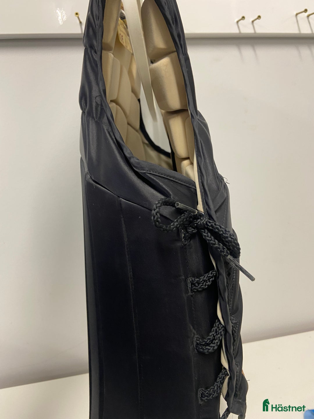 Säkerhetsvästar ryttarutrustning till salu: 2 ridvästar till salu i Tibro - Annons 4