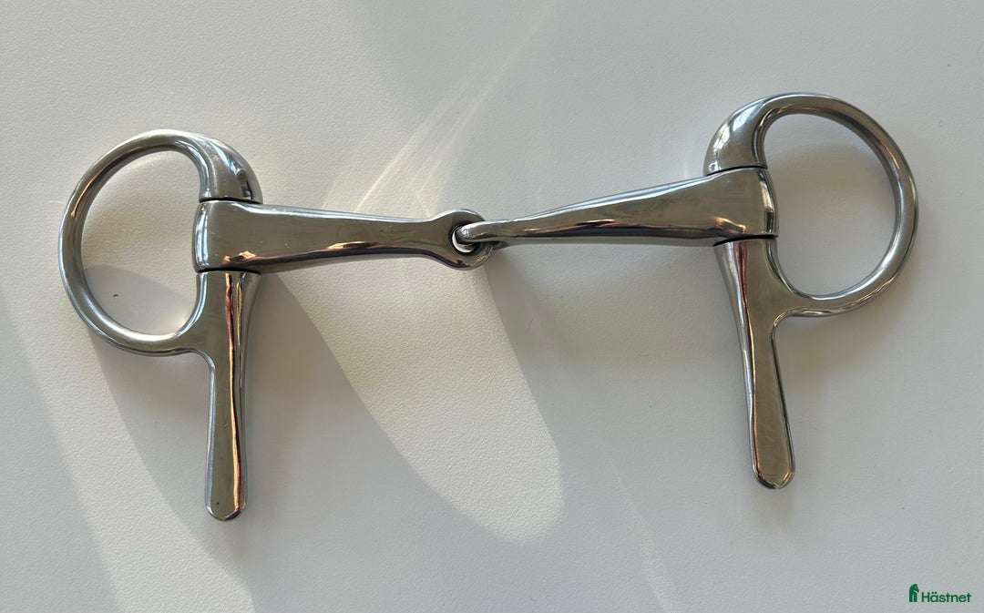 Bett hästutrustning till salu: Travbett tvådelat i Nynäshamn - Annons 1