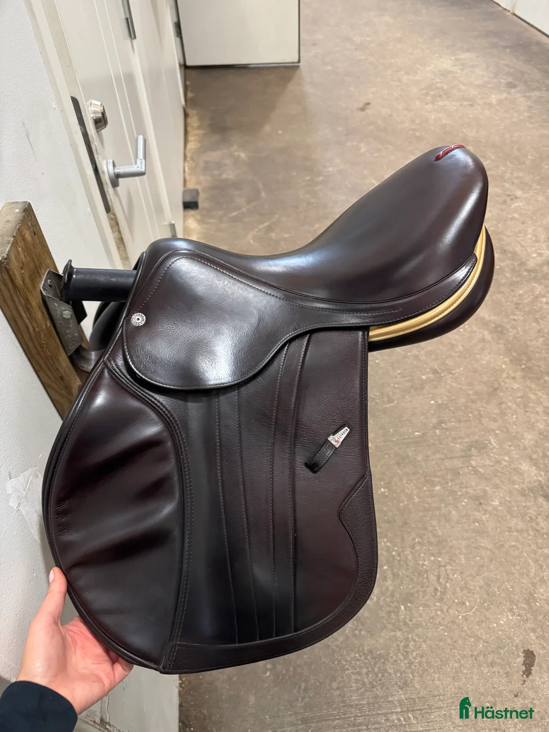 Sadlar hästutrustning till salu: Supersnygg unik equipe sadel  i Kungsbacka - Annons 2