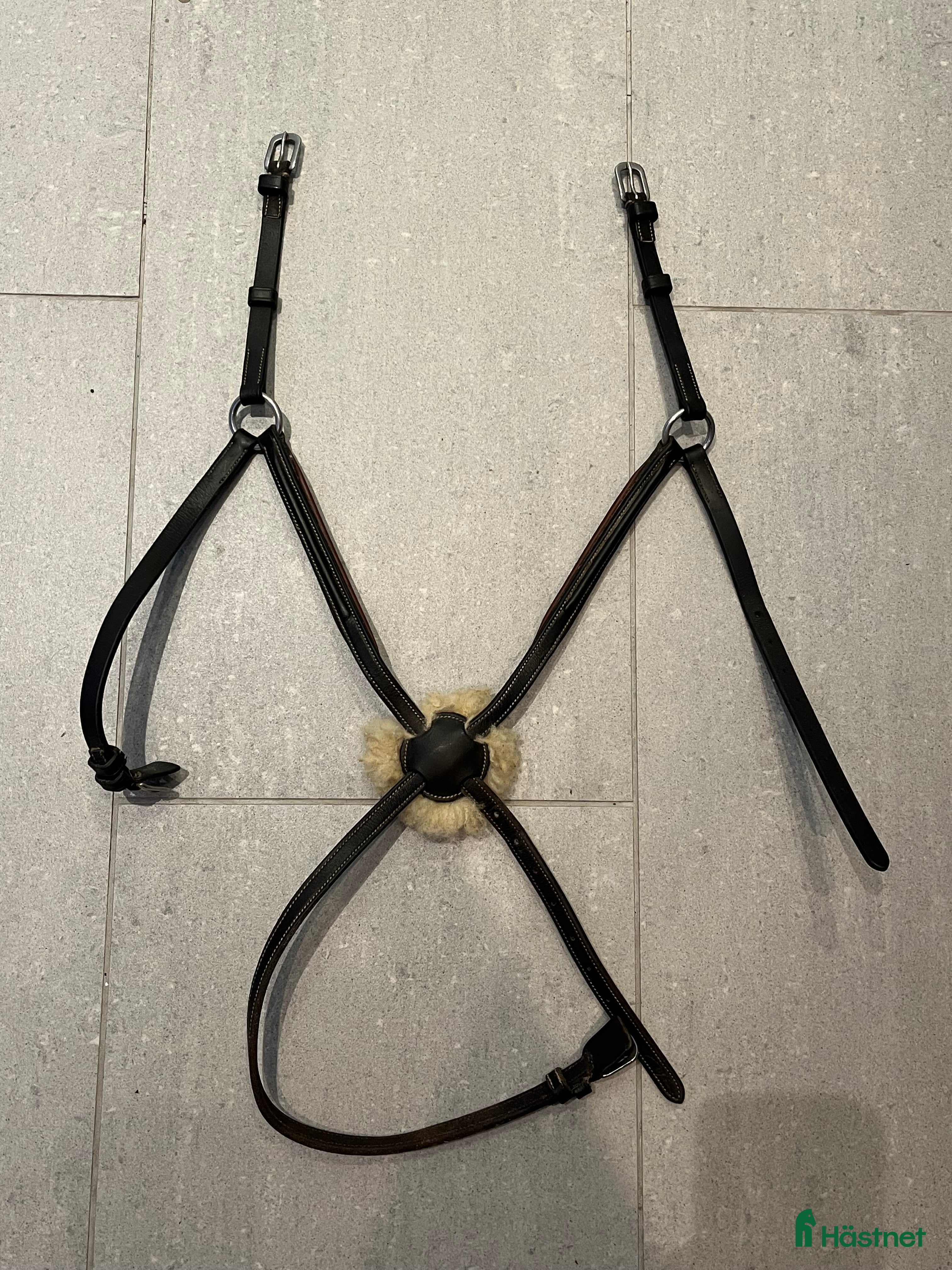 Träns hästutrustning till salu: Pullarnosgrimma dyon i Dalby - Annons 1