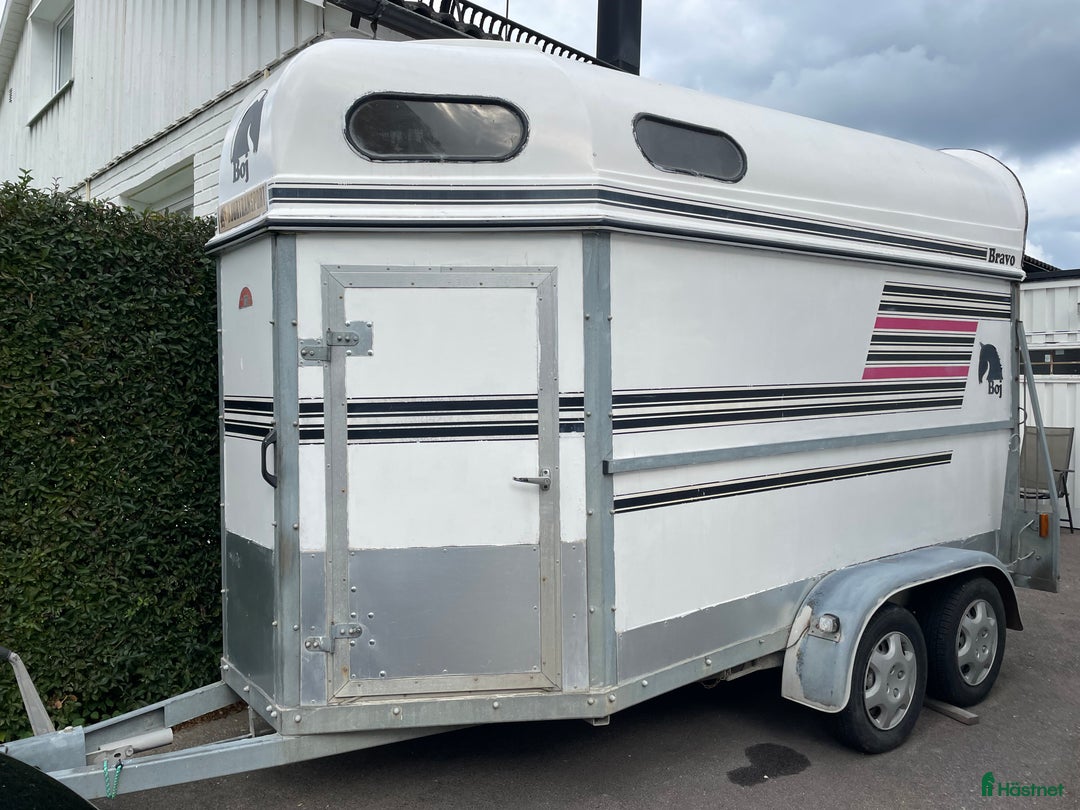 Hästtransporter  fordon & transport till salu: Boj Släp Bravo i Norrköping - Annons 1