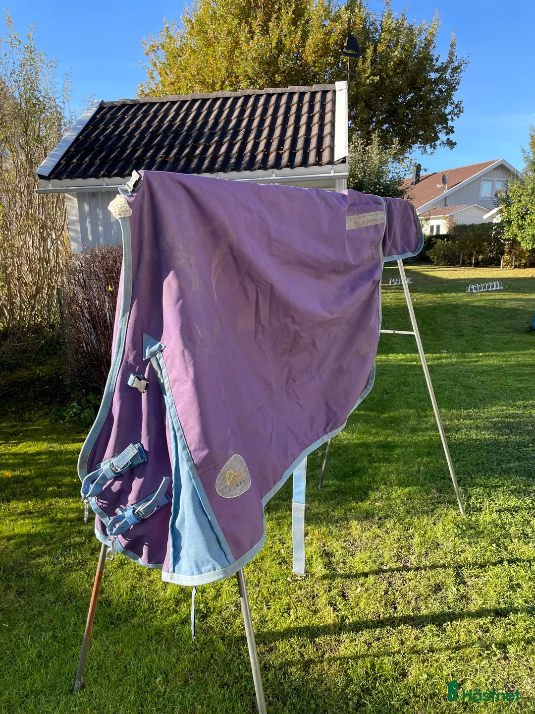 Täcken hästutrustning till salu: Lila vintertäcke med avtagbar hals 135cm i Upplands Väsby - Annons 1