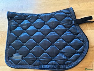 Sadeltillbehör hästutrustning till salu: Eskadron hoppschabrak, full i Värmdö - Annons 18