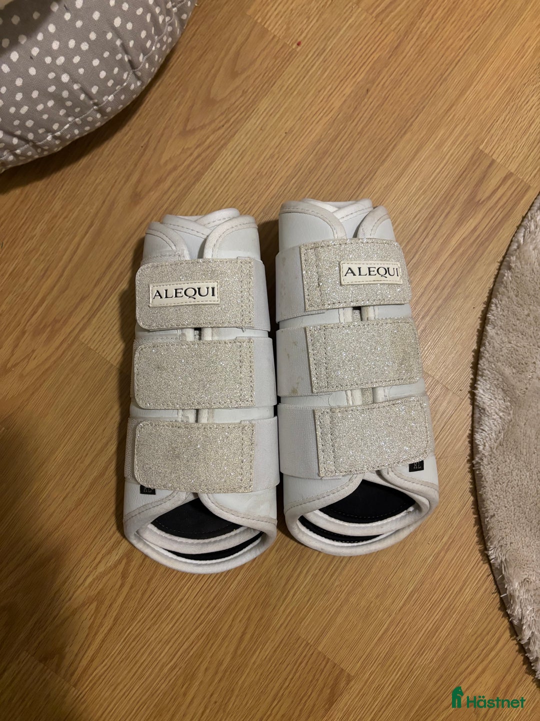 Benskydd hästutrustning till salu: Snygga dressyr skydd!! i Nossebro - Annons 1