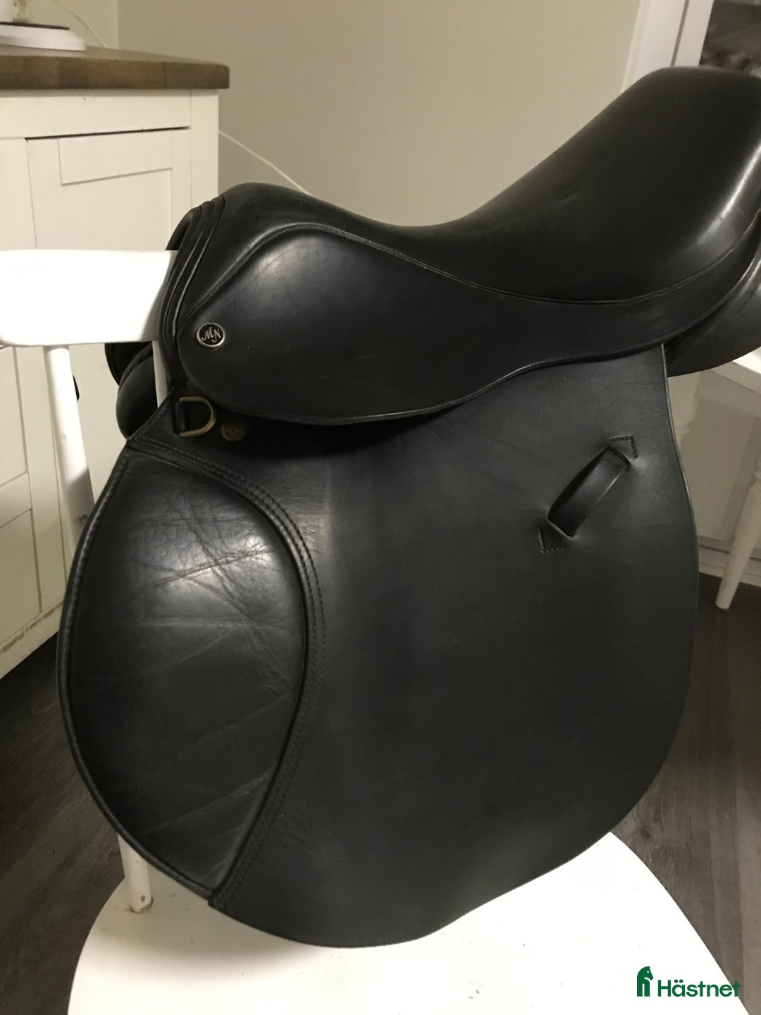 Sadlar hästutrustning till salu: mycket fin hoppsadel från Morris och nolan i Herrljunga - Annons 1