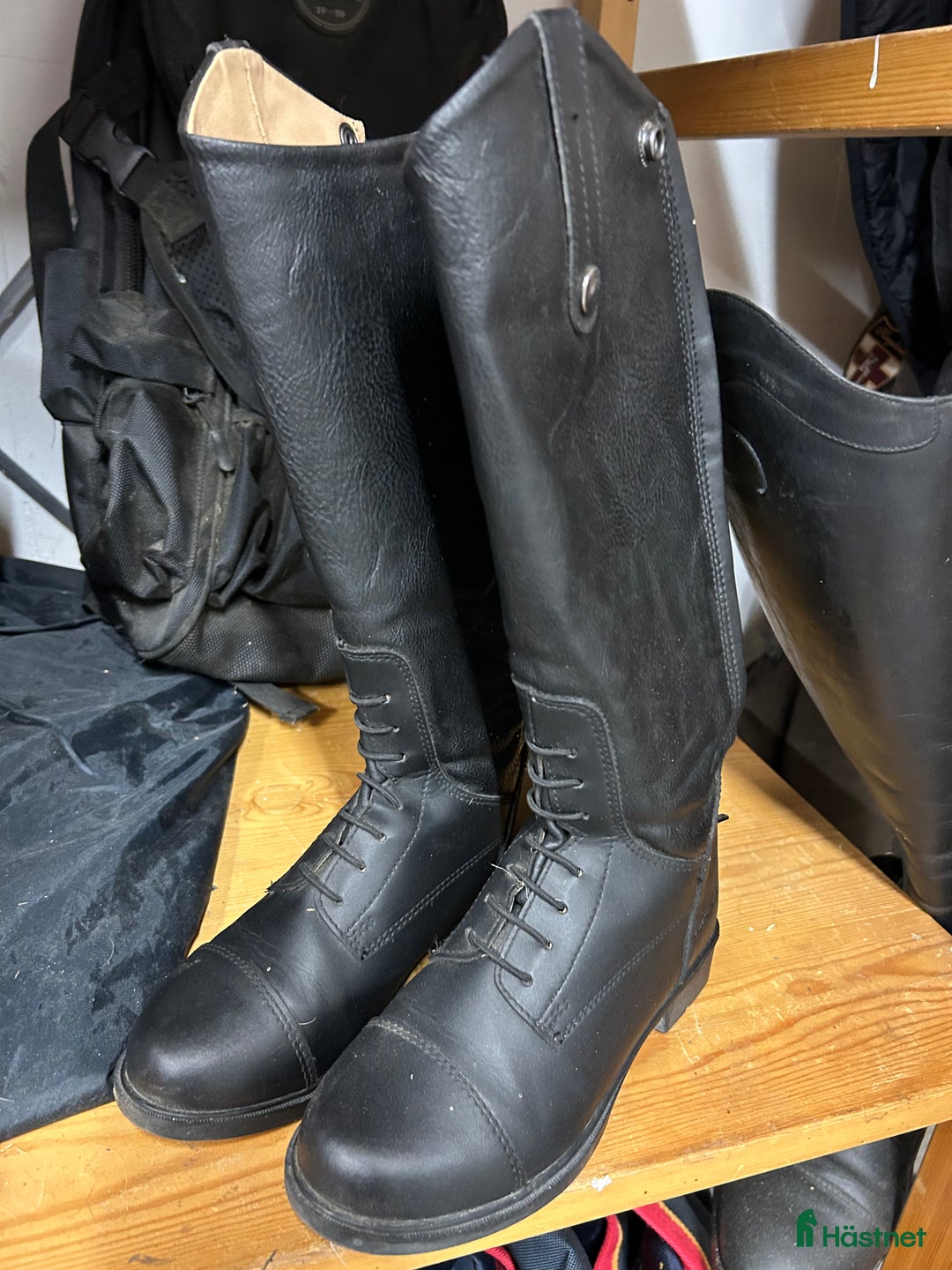 Övrig Ryttarutrustning ryttarutrustning till salu: Ridstövlar och säkerhetsväst barn  i Ytterby - Annons 1