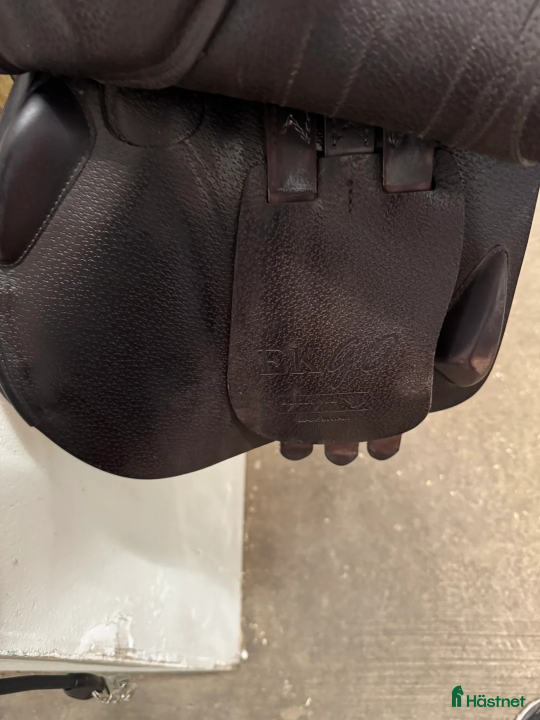 Sadlar hästutrustning till salu: Supersnygg unik equipe sadel  i Kungsbacka - Annons 5
