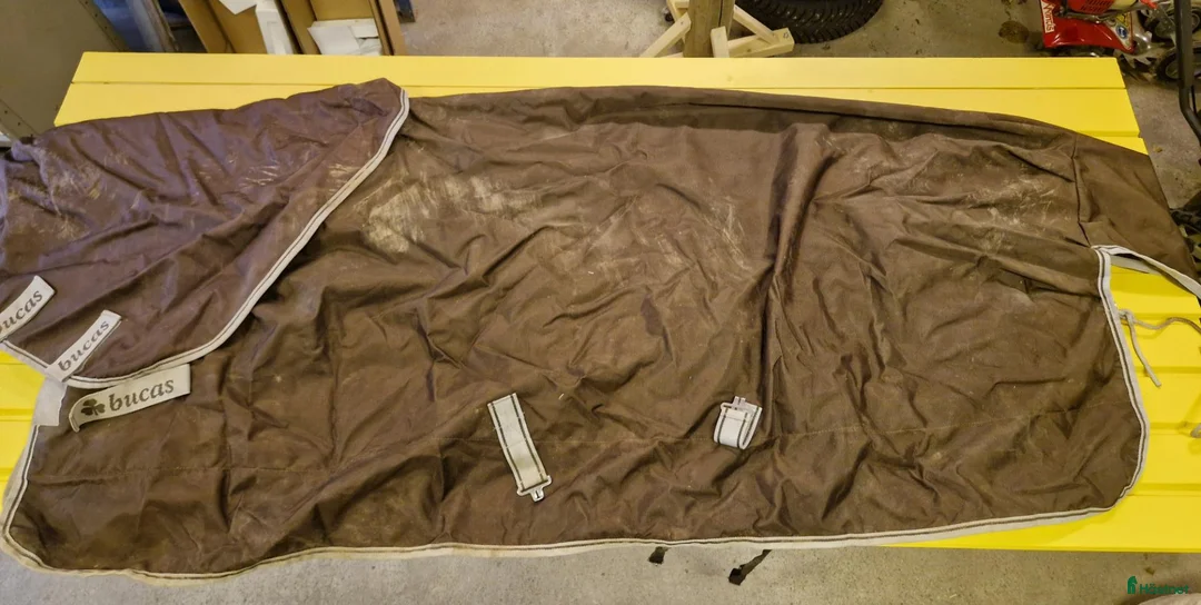 Täcken hästutrustning till salu: Bucas smartex rain 135 cm - Annons 1