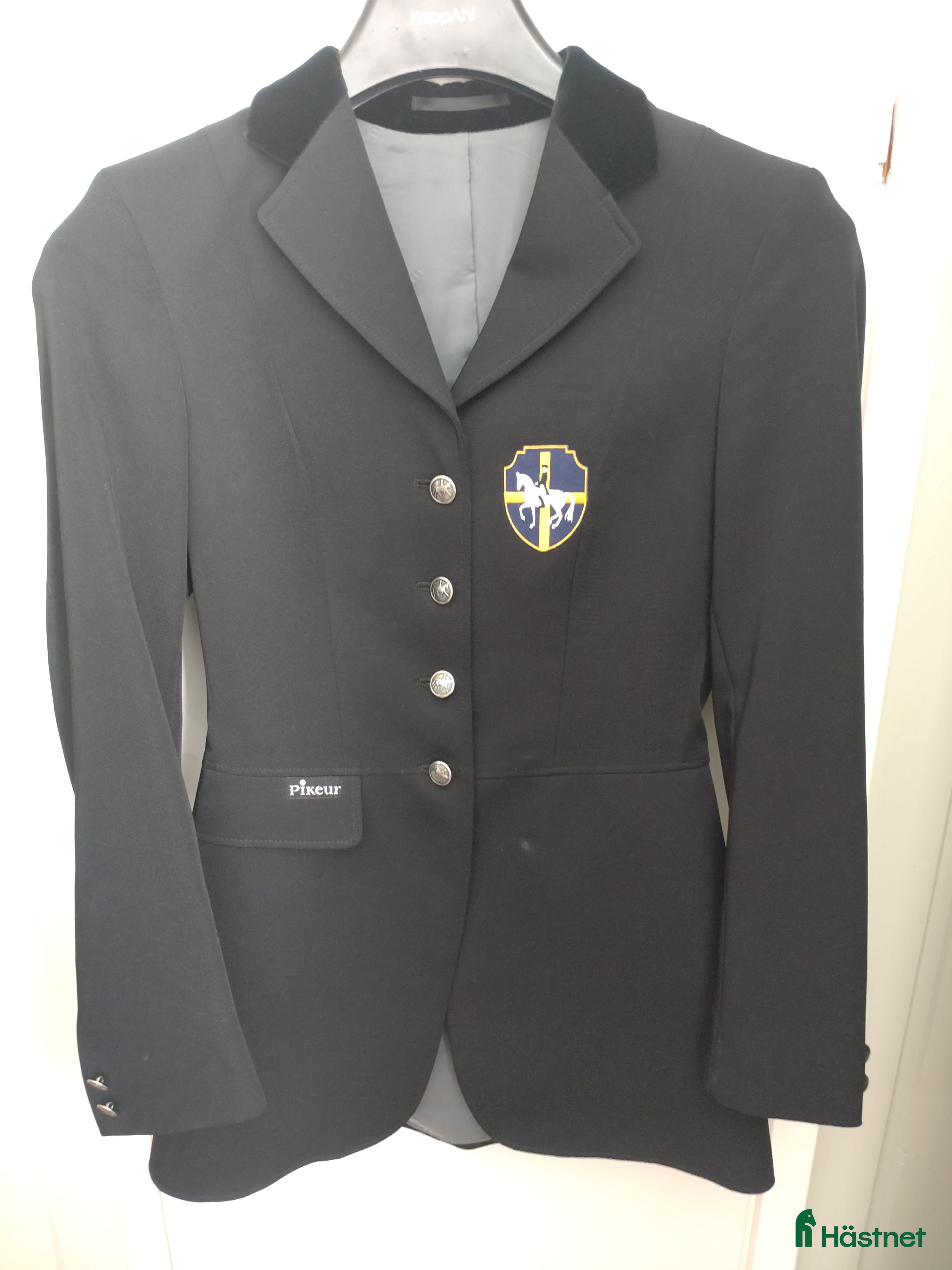 Jackor & Kavajer ryttarutrustning till salu: Billiga tävlingskläder, pannband, sporrskydd etc - Annons 21