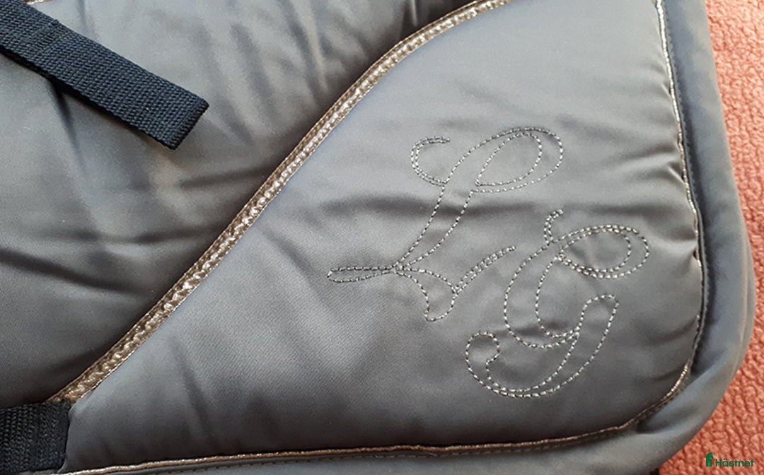 Schabrak & Vojlockar hästutrustning till salu: 2 oanvända ponny schanrak 80 kr totalt i Tomelilla - Annons 3