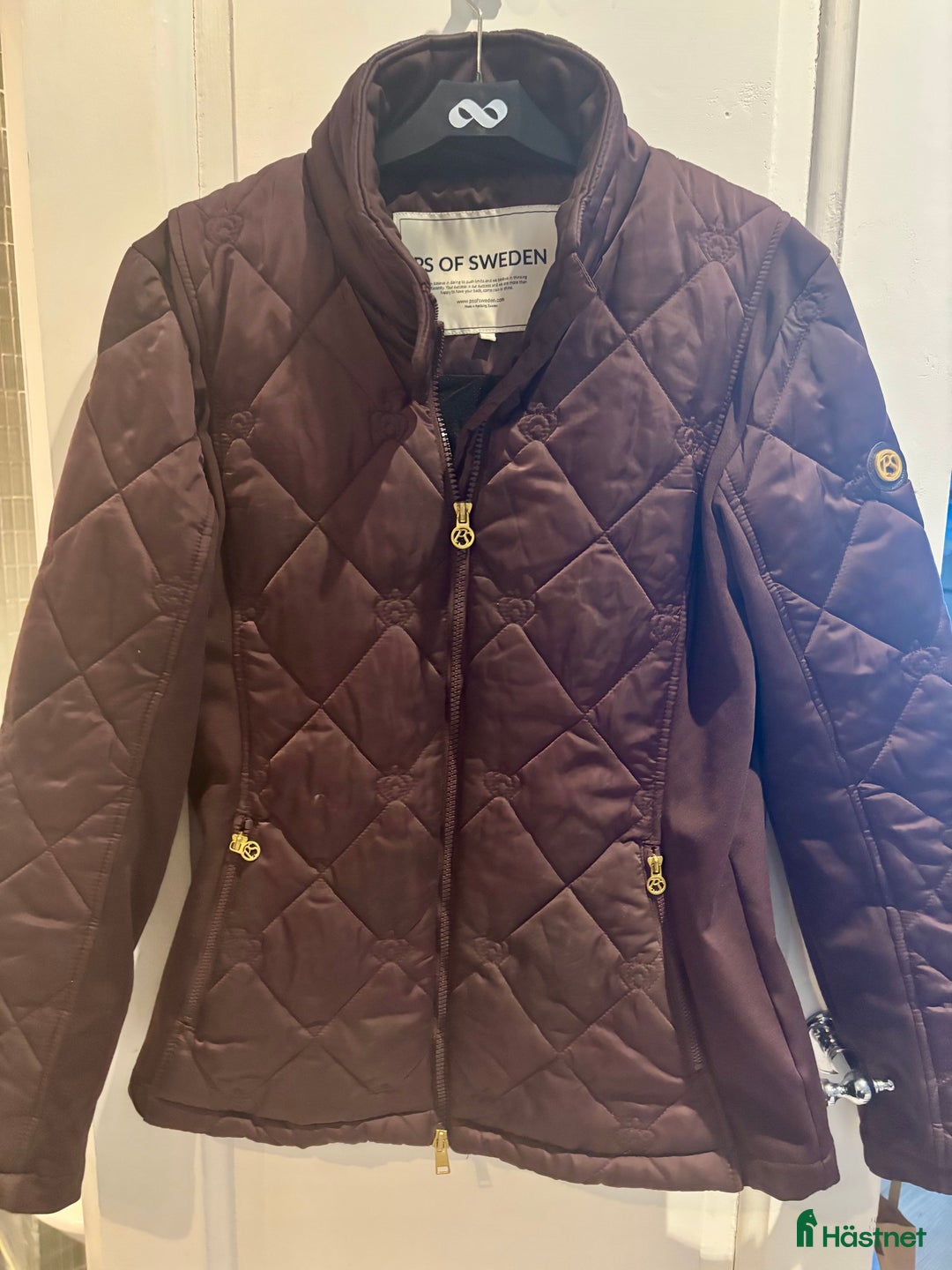 Jackor & Kavajer ryttarutrustning till salu: PS ridjacka vinröd i Vännäs - Annons 1