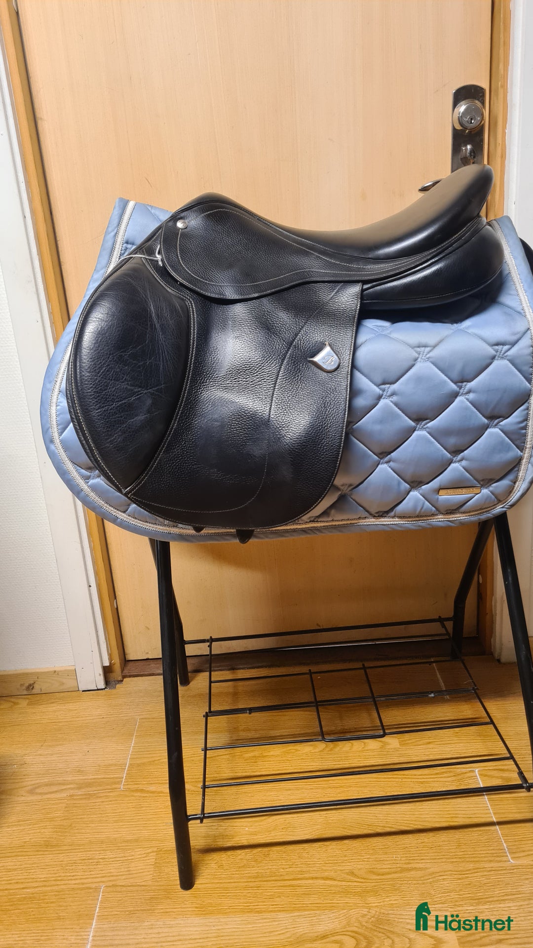 Sadlar hästutrustning till salu: Bates Hunter Jumping i Hamneda - Annons 1