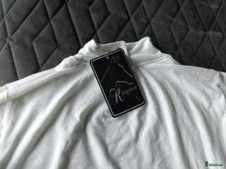 Övrigt Ridkläder ryttarutrustning till salu: Vit tävlingspolo i Ekeby - Annons 3