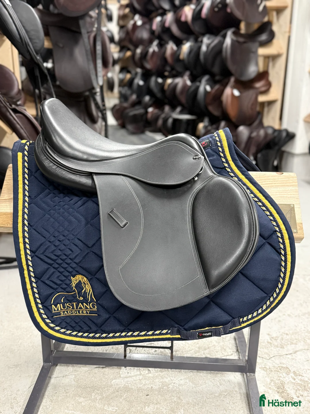 Sadlar hästutrustning till salu: REA 25% Knight Tristan 17” svart  i Knivsta - Annons 1