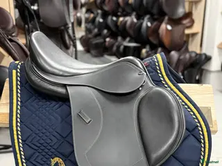 Sadlar hästutrustning till salu: REA 25% Knight Tristan 17” svart i Knivsta - Annons 3