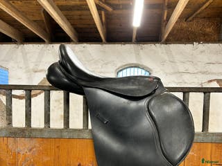 Sadlar hästutrustning till salu: Claridge house sadel allround - Annons 1
