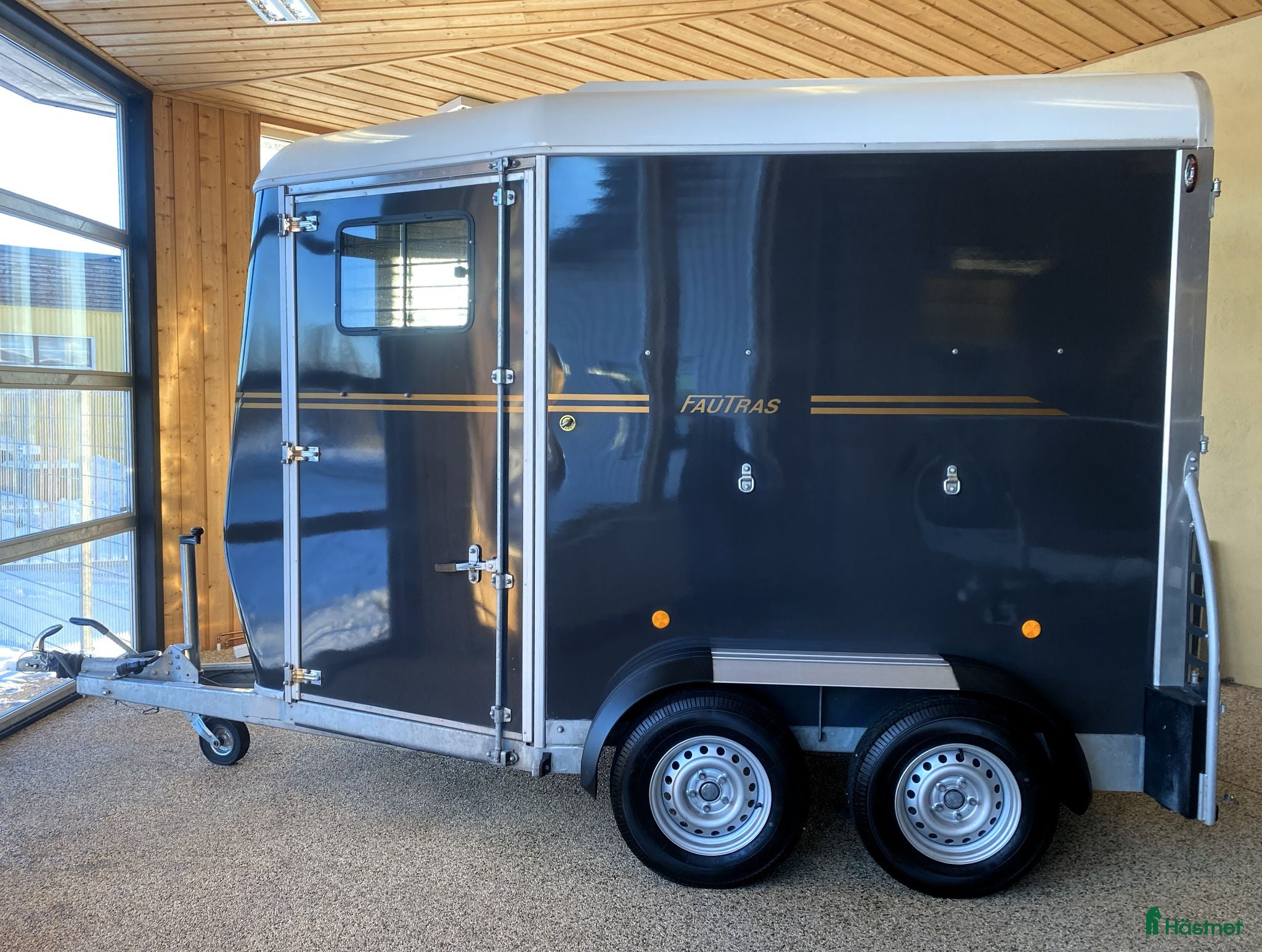 Hästtransporter  fordon & transport till salu: Fautras AidSystem- öppna/stäng bakbommen framifrån - Annons 17