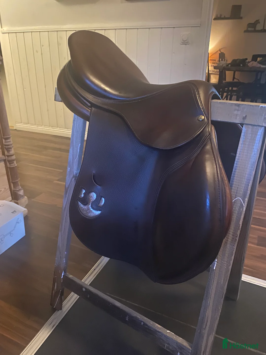 Sadlar hästutrustning till salu: Bruno Delgrange sadel för den långa! i Kil - Annons 4