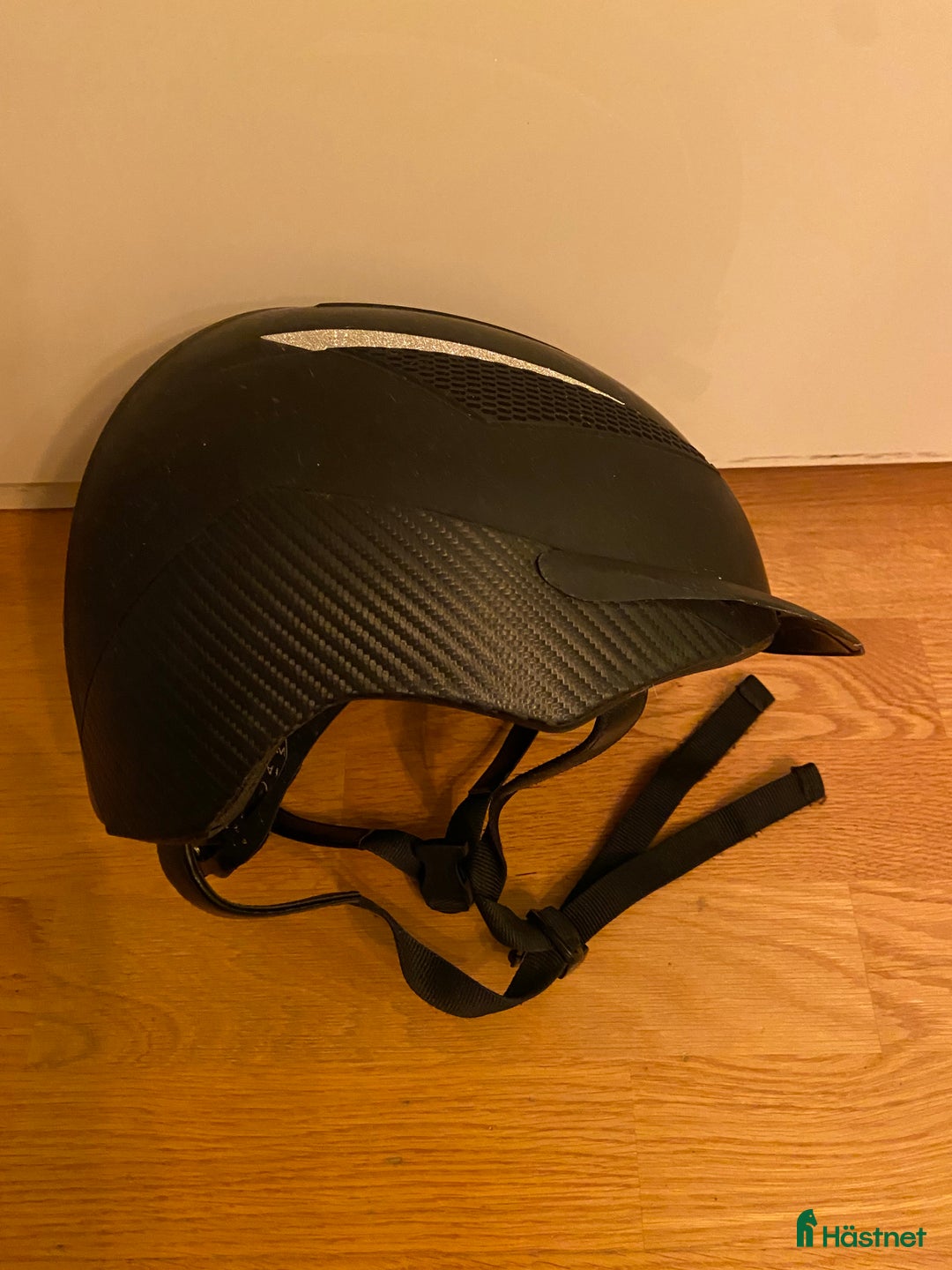 Övrig Hästutrustning hästutrustning till salu: Hjälm CRW strl 57-61 i Solna - Annons 1