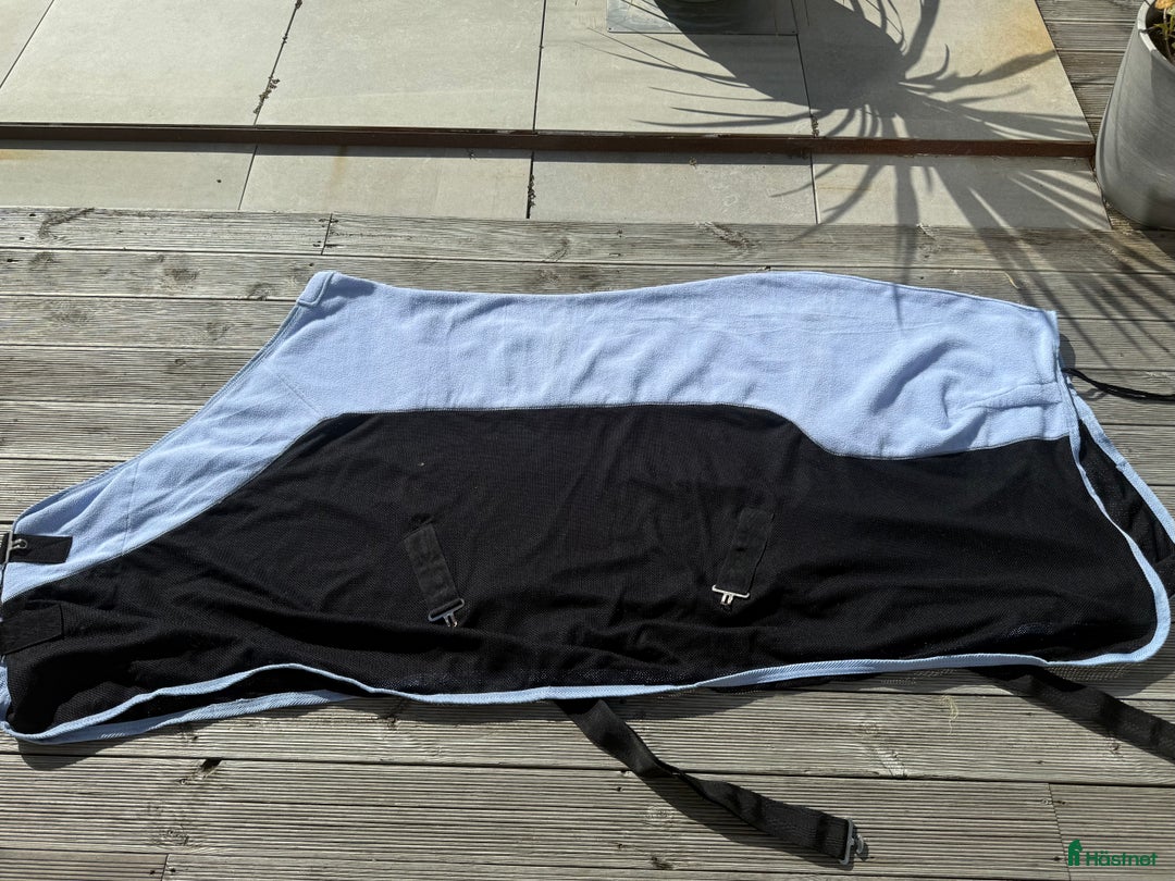 Täcken hästutrustning till salu: Svettäcke i Åkarp - Annons 1