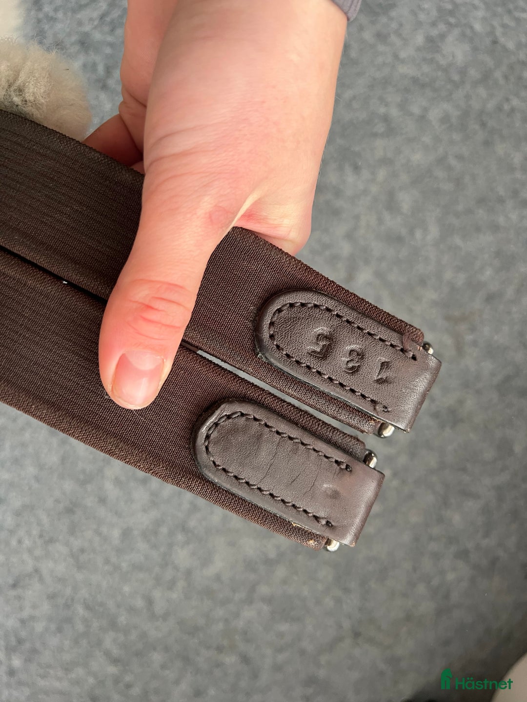 Sadeltillbehör hästutrustning till salu: Magplatta 135, fårskinnspadd  i Bankeryd - Annons 3