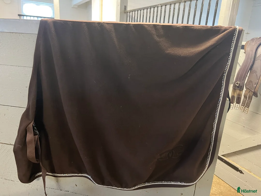 Täcken hästutrustning till salu: Täcke  i Växjö - Annons 2
