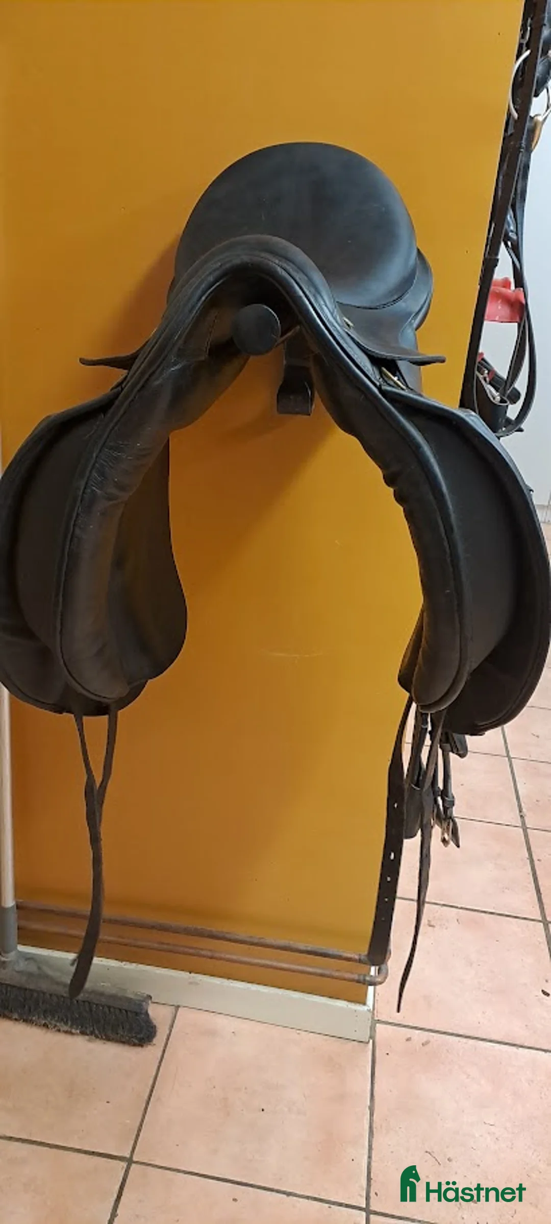 Sadlar hästutrustning till salu: Fin dressyrsadel - Annons 3