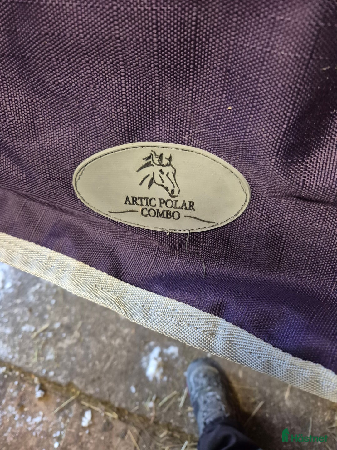 Täcken hästutrustning till salu: Vinterdäcken med hals i Rossön - Annons 4