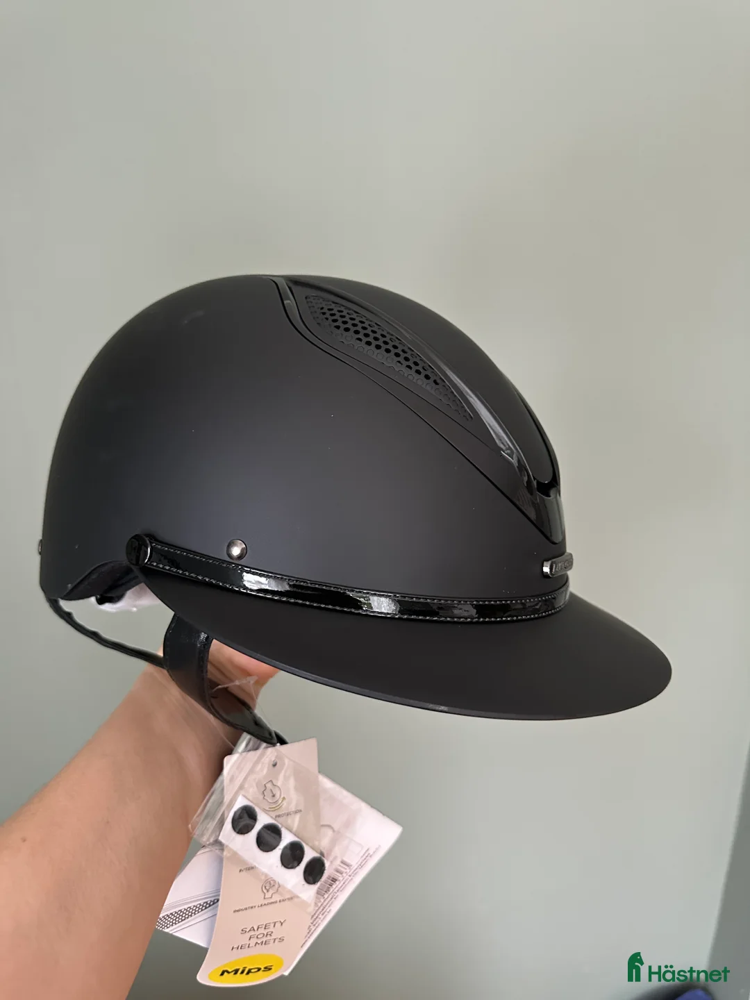 Hjälmar ryttarutrustning till salu: Ny MIPS Adele ridhjälm i Värmdö - Annons 1