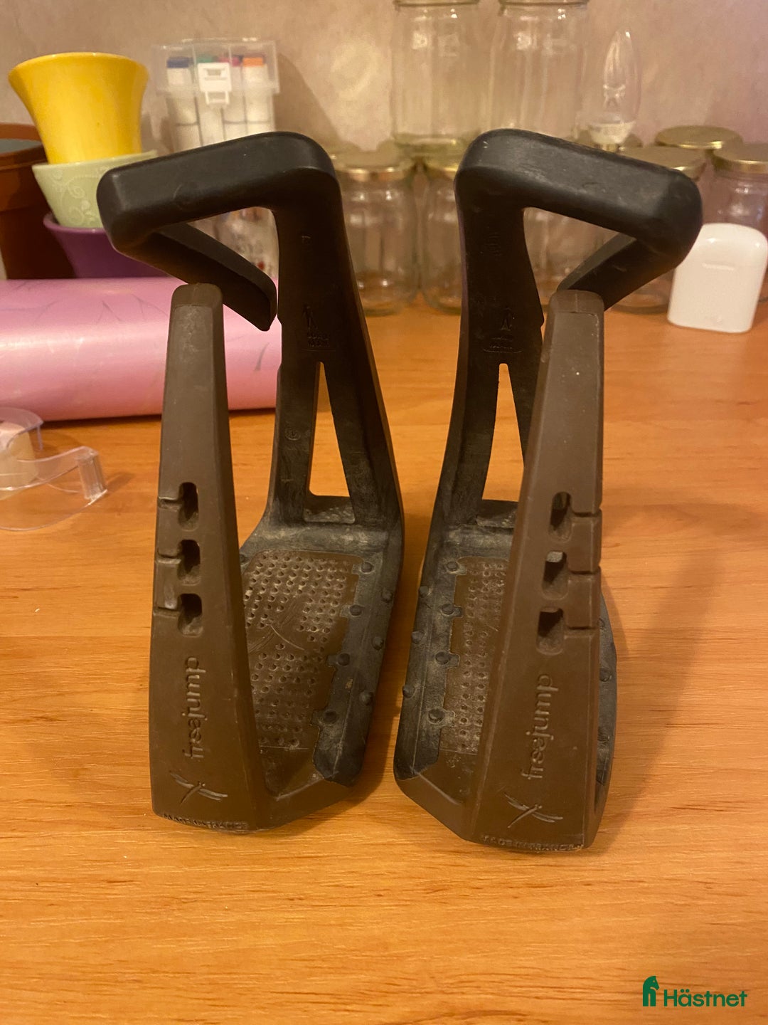 Stigbyglar hästutrustning till salu: Bruna Freejumps i Svärtinge - Annons 1