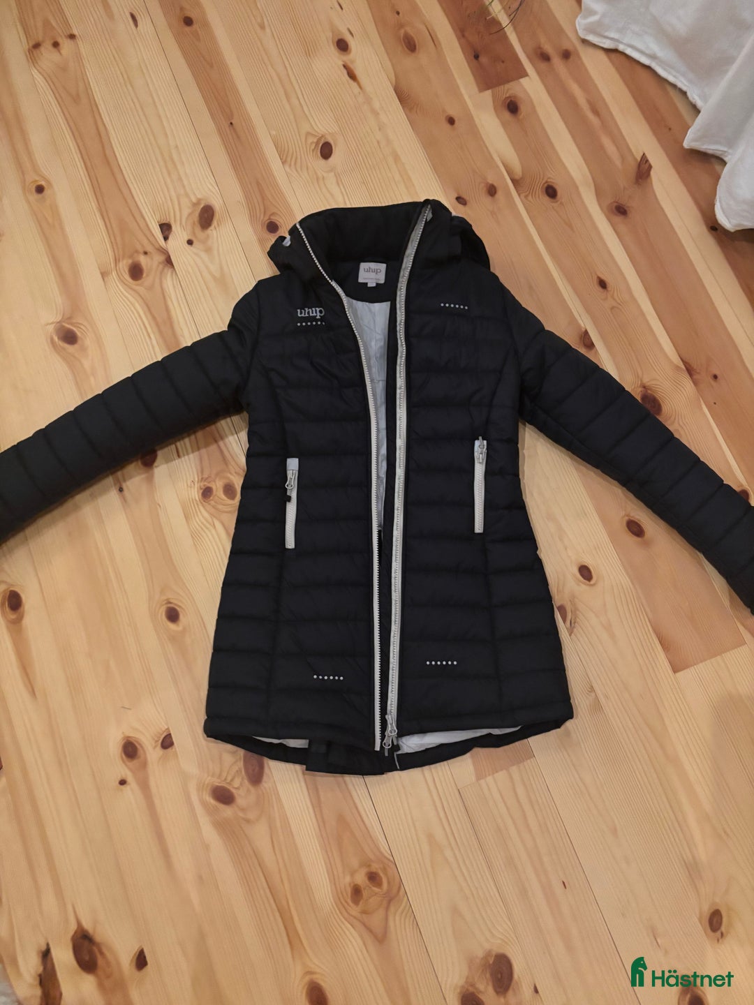 Jackor & Kavajer ryttarutrustning till salu: Helt ny uhip jacka  i Västerås - Annons 1