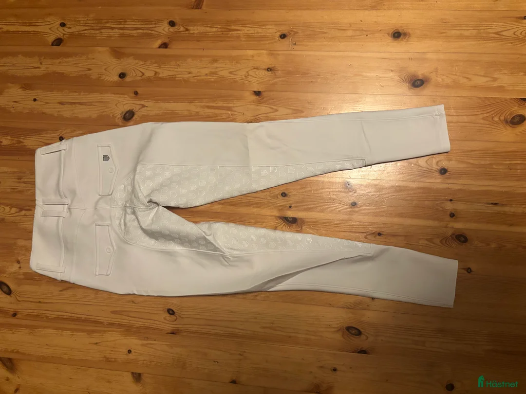 Ridbyxor ryttarutrustning till salu: Maya delorez Vienna Compression Breeches i Onsala - Annons 2