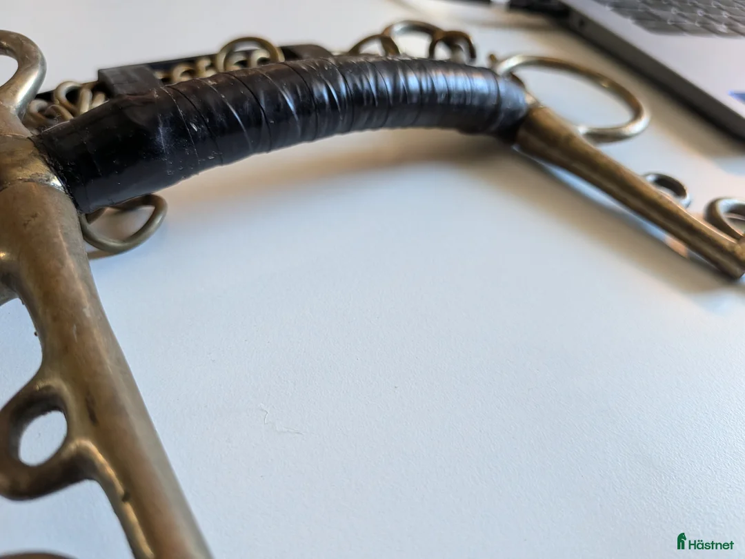 Bett hästutrustning till salu: Pelhamstång mässing stl 12,5 - Annons 2