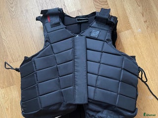 Säkerhetsvästar ryttarutrustning till salu: Säljer min ridväst i Trollhättan - Annons 3