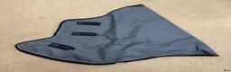 Täcken hästutrustning till salu: Halstäcke Trinity stl M - Annons 1