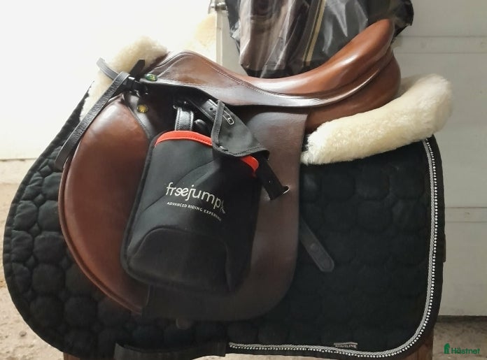 Sadlar hästutrustning En fin hoppsadel Prestige 16/Vid - Annons 17