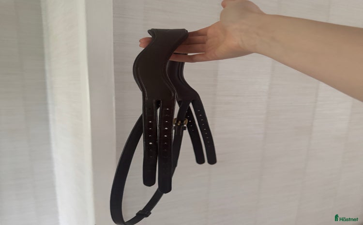 Träns hästutrustning till salu: Dyon nackstycke  i Gävle - Annons 1