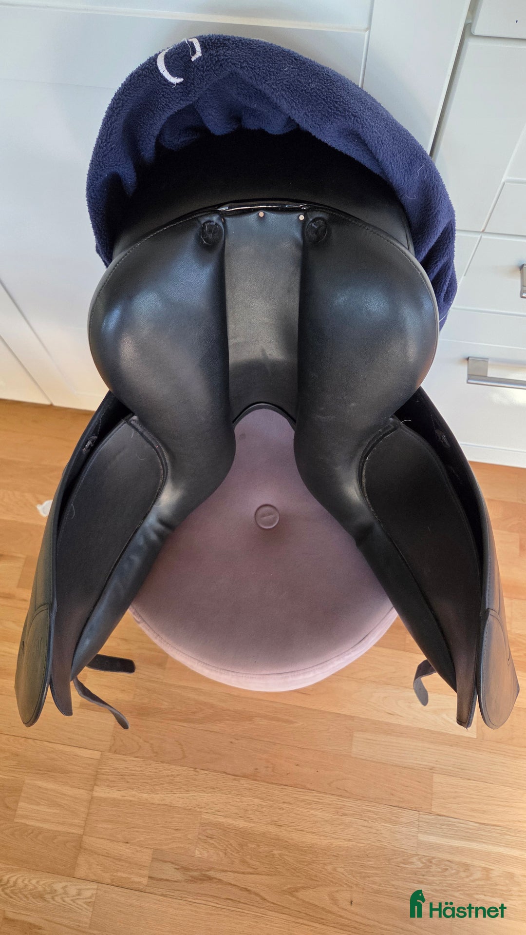 Sadlar hästutrustning till salu: Ikonic Light Hybrid 16" dressyr i Örebro - Annons 6