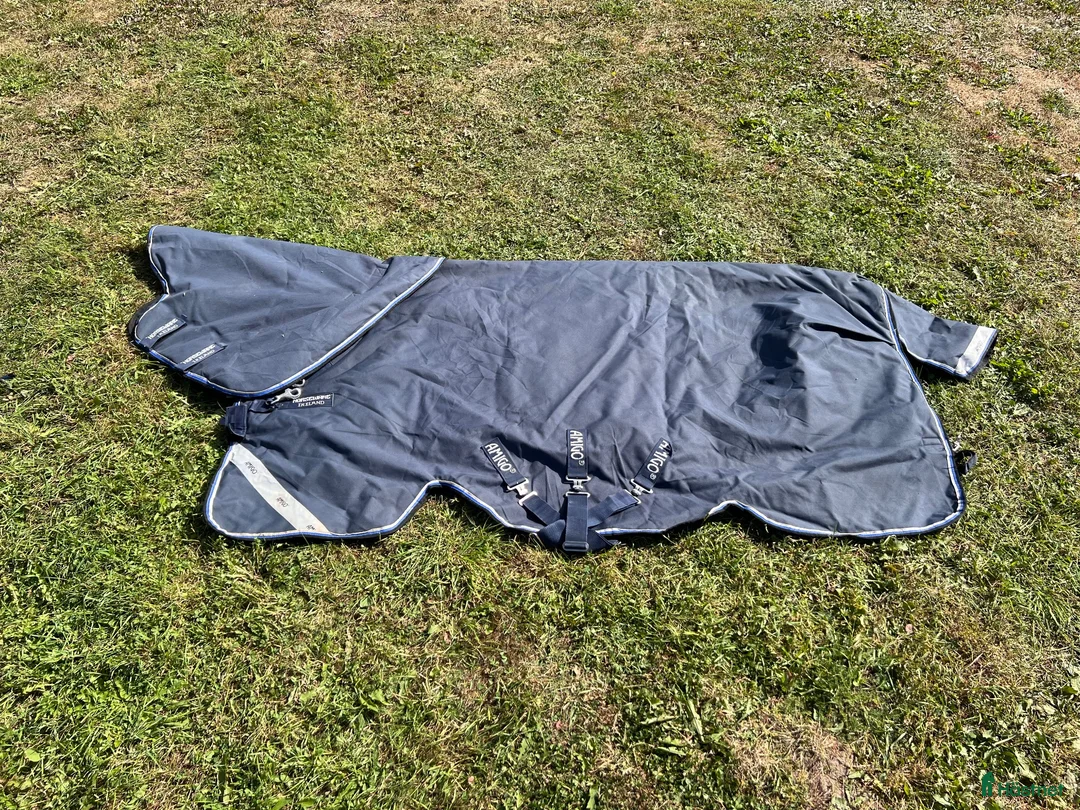 Täcken hästutrustning till salu: Amigo 400g utetäcke - Annons 1