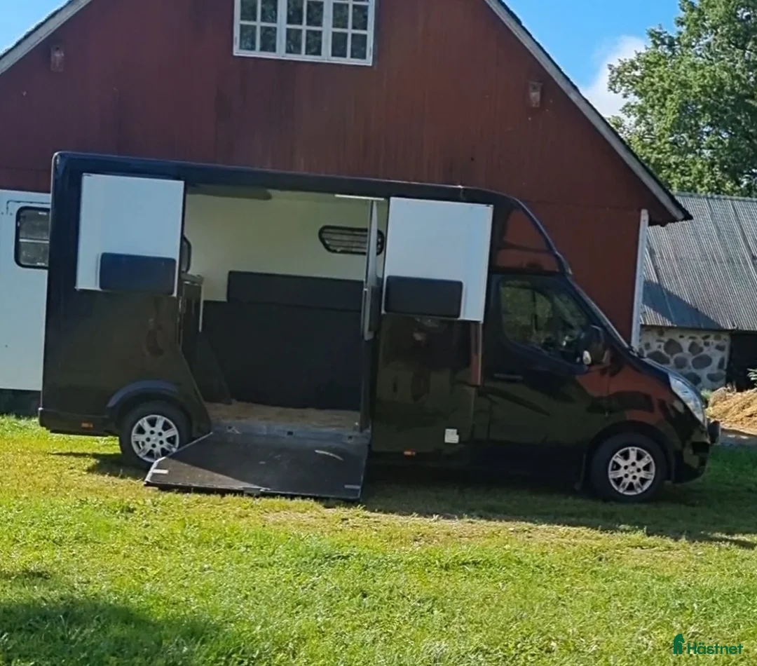 Hästlastbilar  fordon & transport till salu: Theault Proteo 2012 13000mil automat 5sitsig i Ljungbyhed - Annons 1