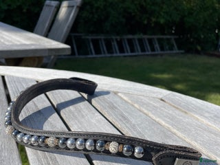 Övrig Hästutrustning hästutrustning till salu: PS pannband, luvor, sadelpadd i fårskinn i Askim - Annons 1