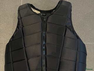 Säkerhetsvästar ryttarutrustning till salu: Racesafe xs i Örebro - Annons 22