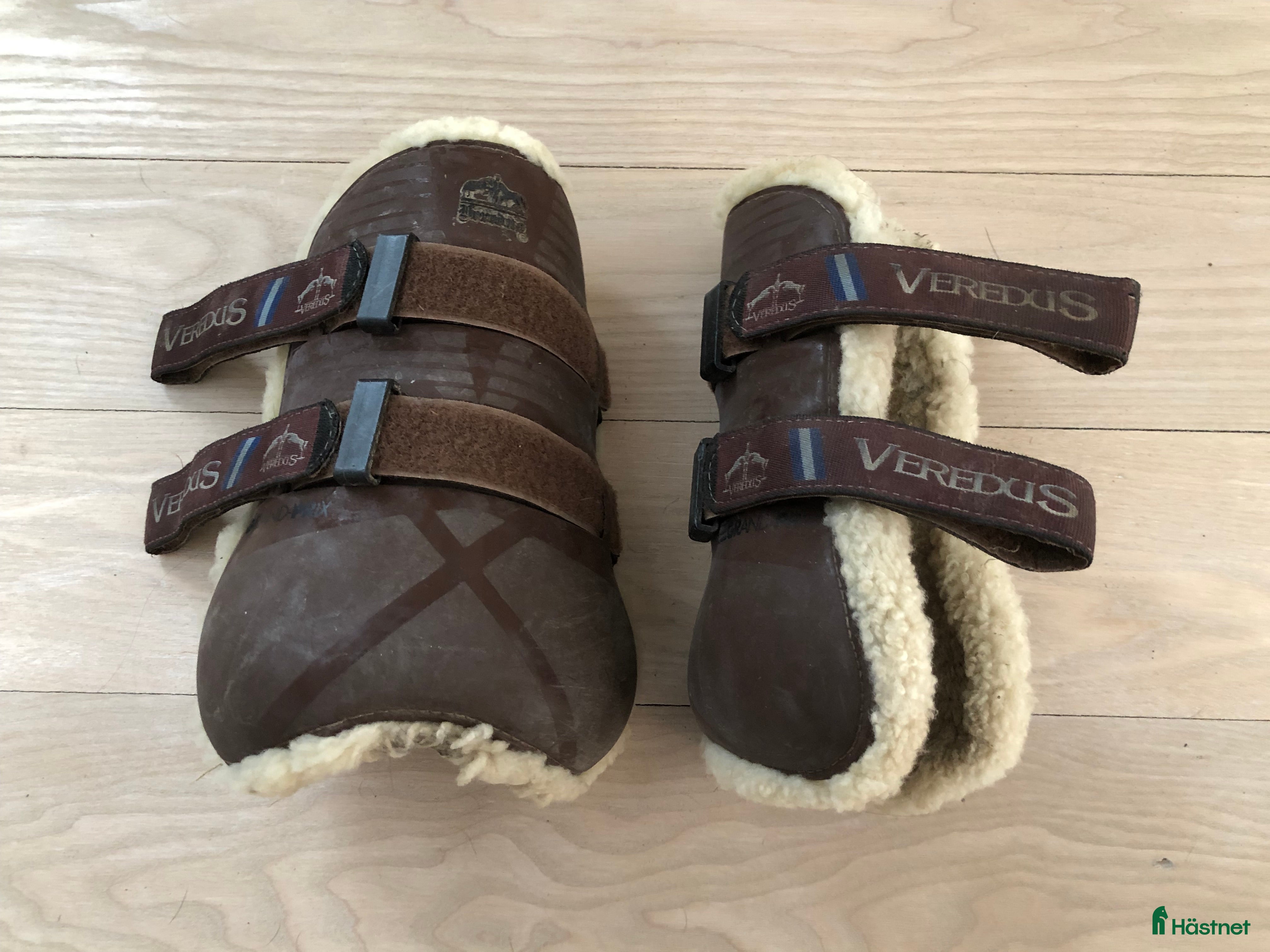 Benskydd hästutrustning Veredus Grand Prix Storlek M Bruna m äkta fårskinn - Annons 24