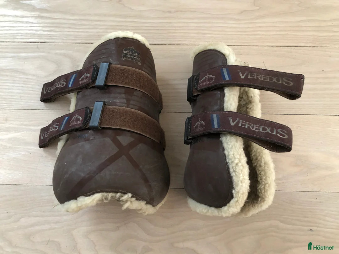 Benskydd hästutrustning till salu: Veredus Grand Prix Storlek M Bruna m äkta fårskinn - Annons 1